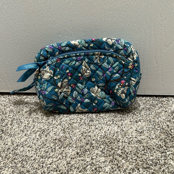 Vera Bradley- Medium Cosmetic - Picture 1 of 4